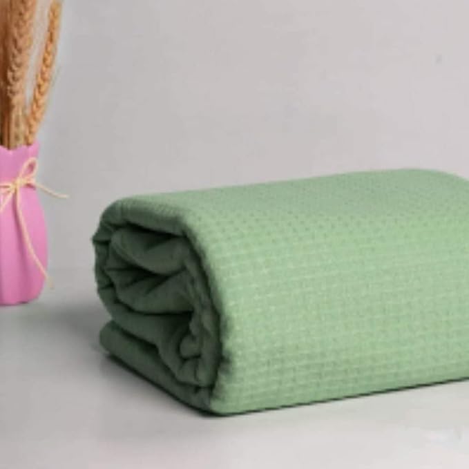 MODA HOME Al-Ameria single 1-double coverlet in 260x240 cm, featuring soft fabric and elegant design for cozy bedding.