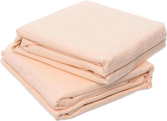 Moda Home Al-Ameria single 1-double coverlet in 260x240 cm fabric with intricate patterns and soft, cozy texture.