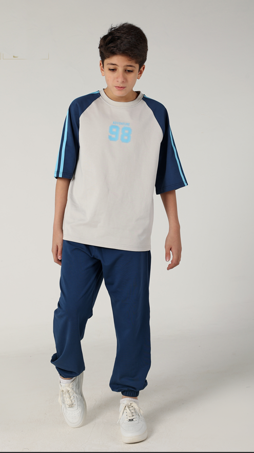Meliore Adventure98 short-sleeve top with matching pants, casual and comfortable outfit for everyday wear.