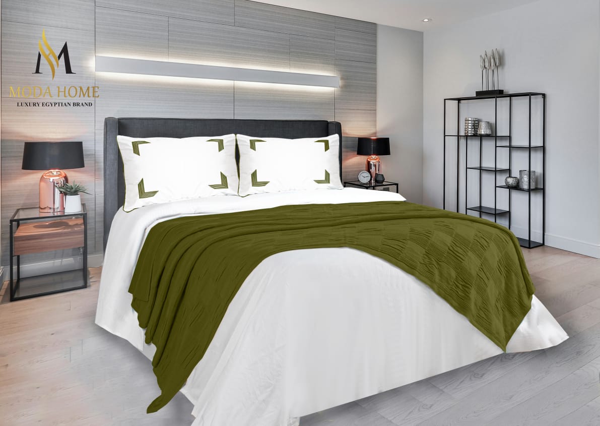 MODA HOME X-One Plain 4-piece coverlet set with matching pillowcases in neutral fabric, 240x260 cm size.