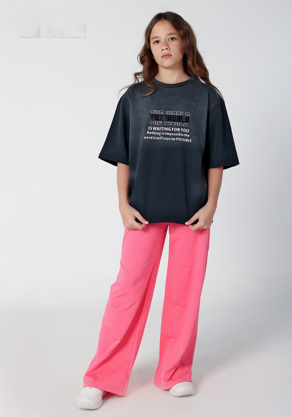 MELIORE THE WORLD short sleeve set featuring a comfortable, stylish design with a printed graphic on the fabric.