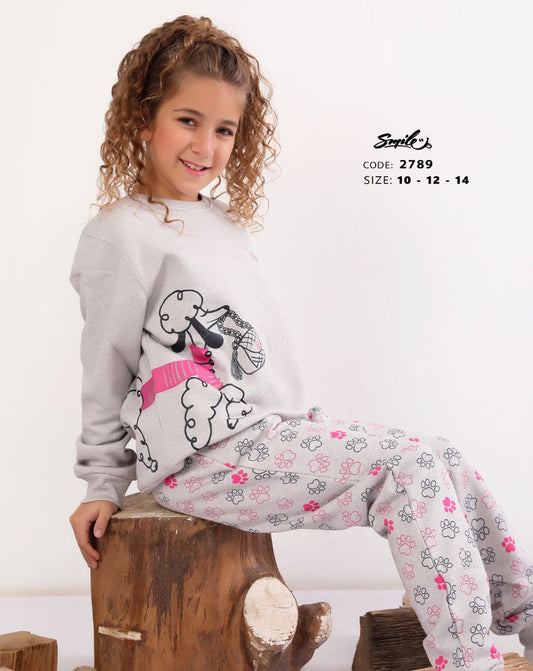 Half Sleeve Of white pajamas and pants