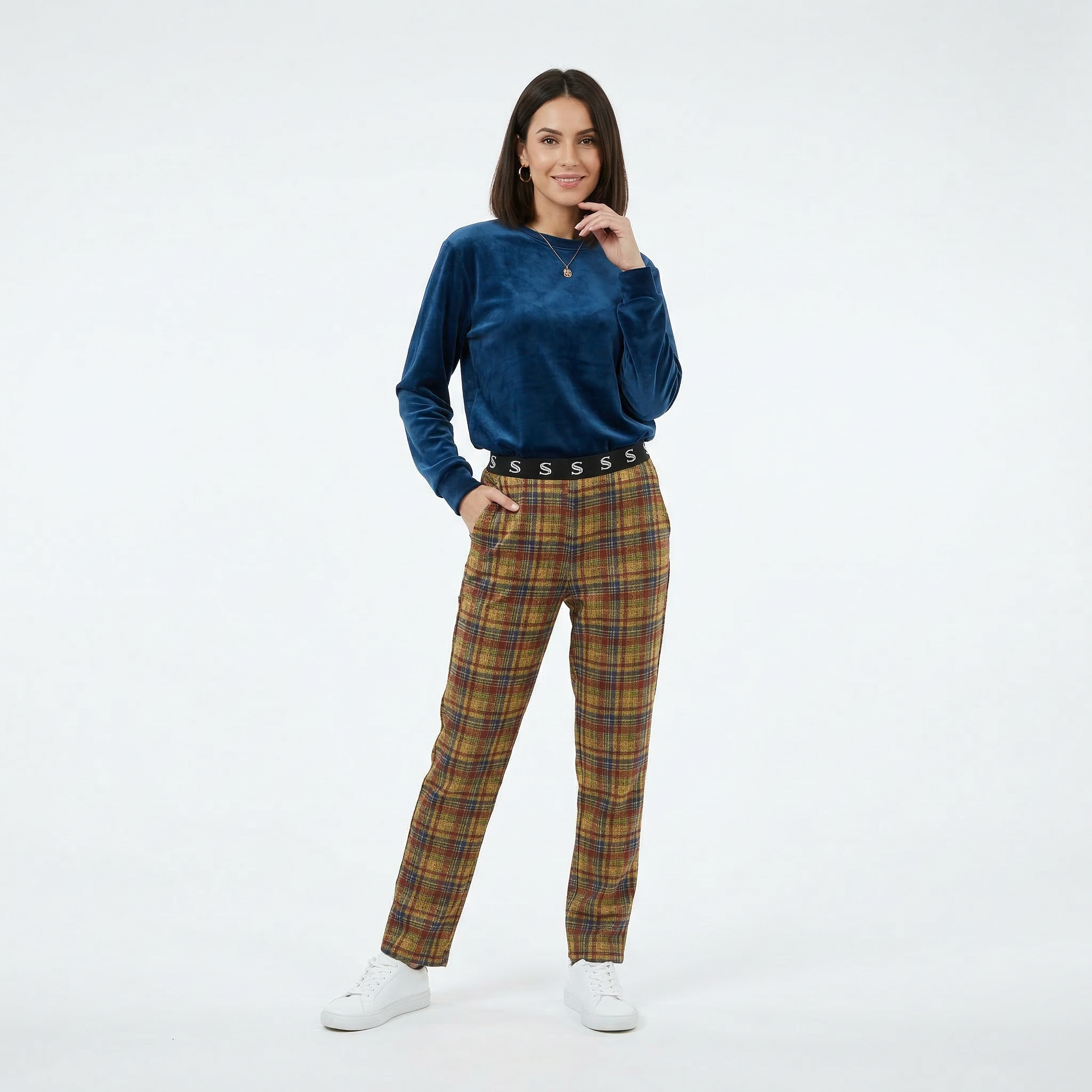 Details KAROH round neck pajama pants in soft fabric, featuring a relaxed fit and comfortable waistband.