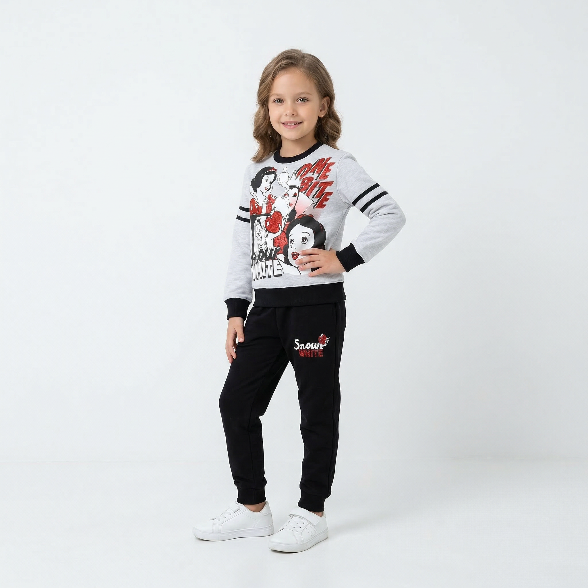 White snow-themed r-neck pajama by ???????? featuring cozy fabric and winter-inspired design.