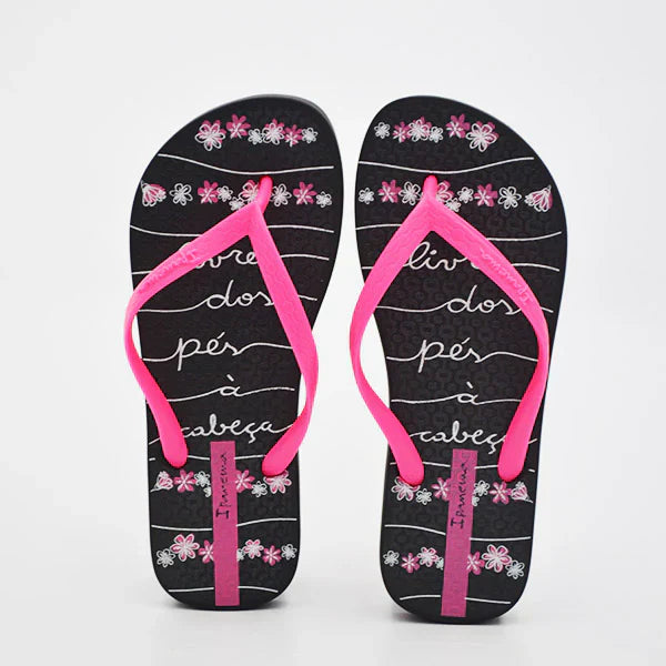 Ipanema slipper with colorful strap and textured sole, casual footwear perfect for summer wear.