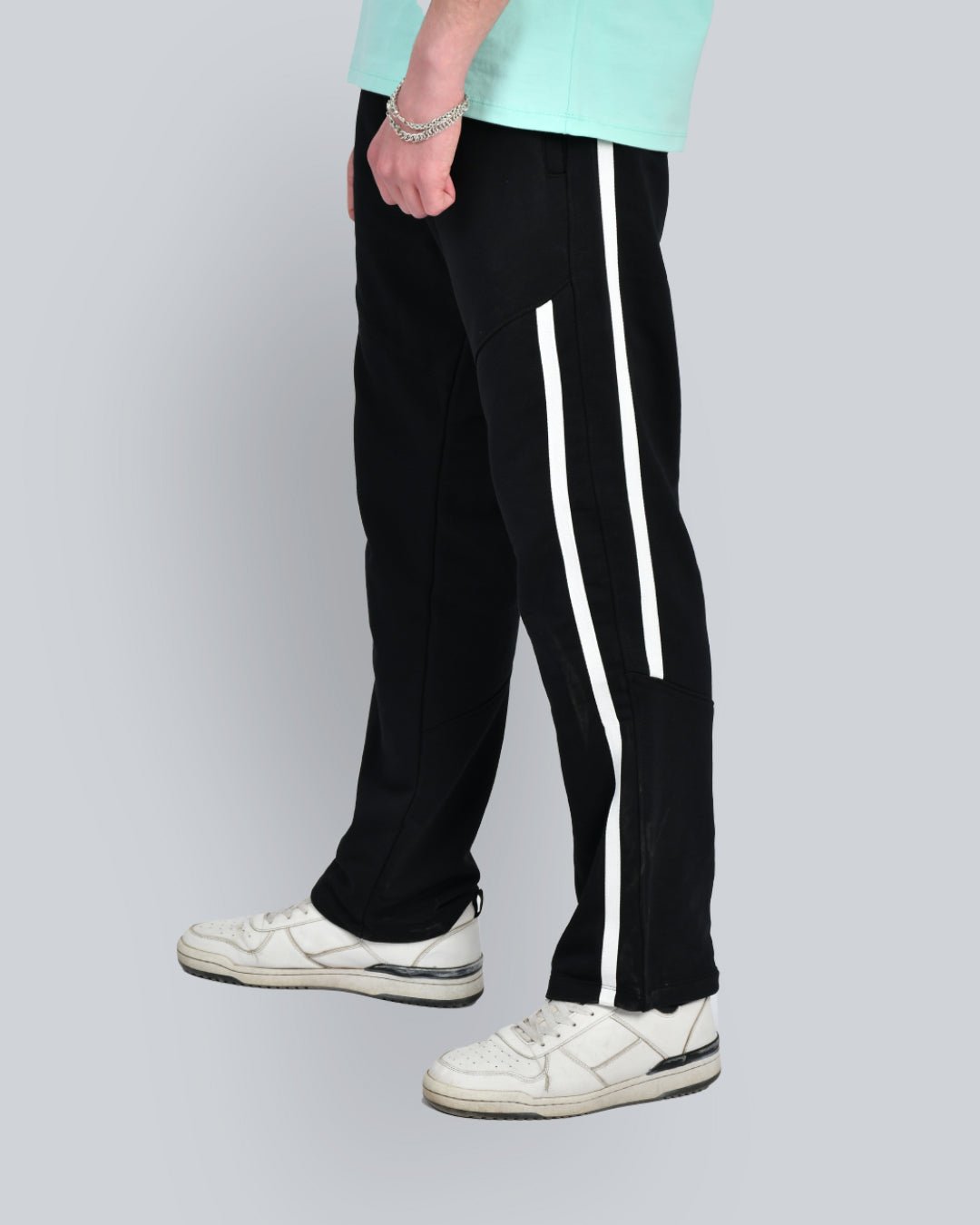 TWO LINES STANDARD SWEATPANT