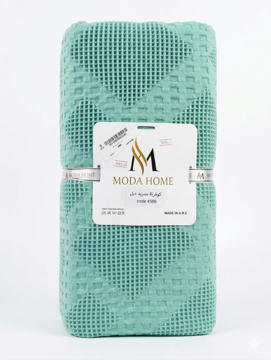 Madrid double coverlet by MODA HOME, 220x240 cm, soft fabric with a stylish pattern ideal for bedroom decor.