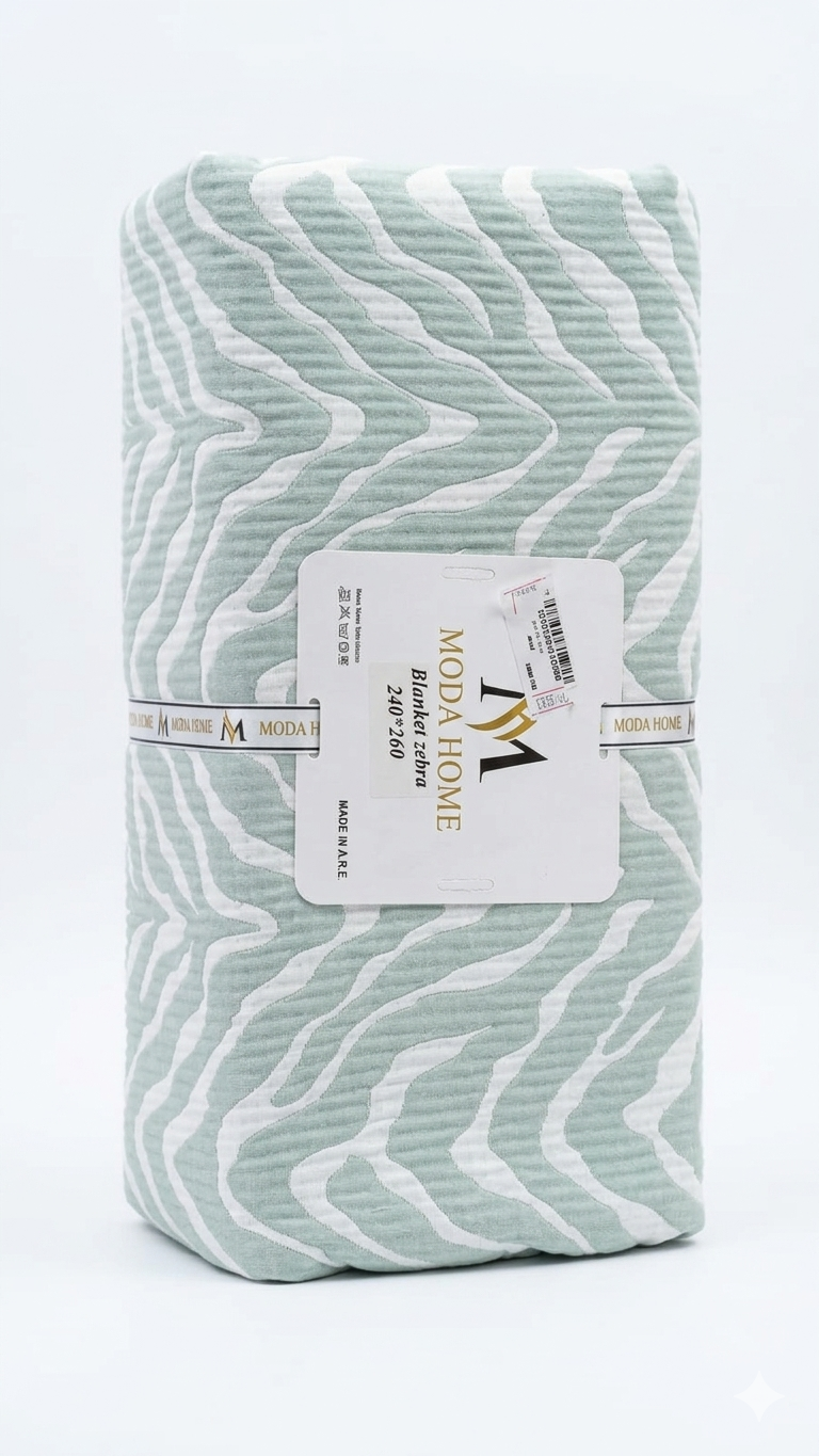 Zebra pattern 1-piece coverlet by MODA HOME laid flat, showing its 240x260 cm size and bold black and white design.