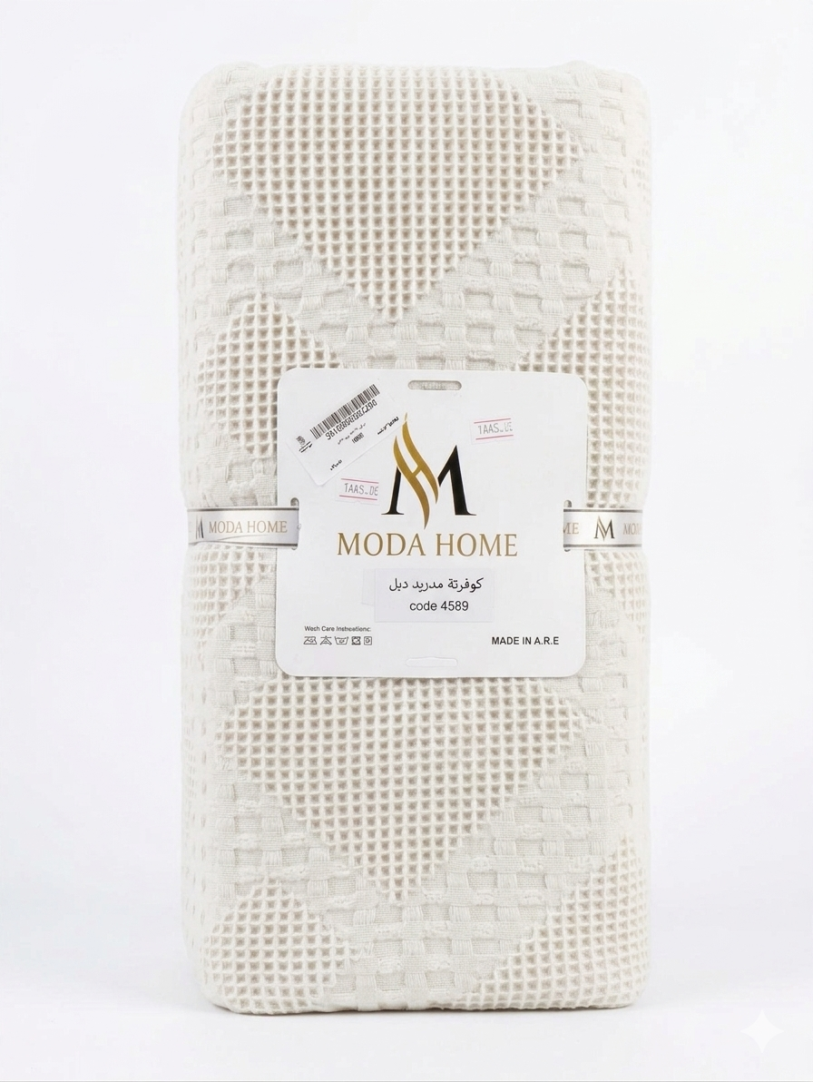 Madrid double coverlet by MODA HOME, 220x240 cm, featuring a soft, stylish fabric with a modern geometric design.
