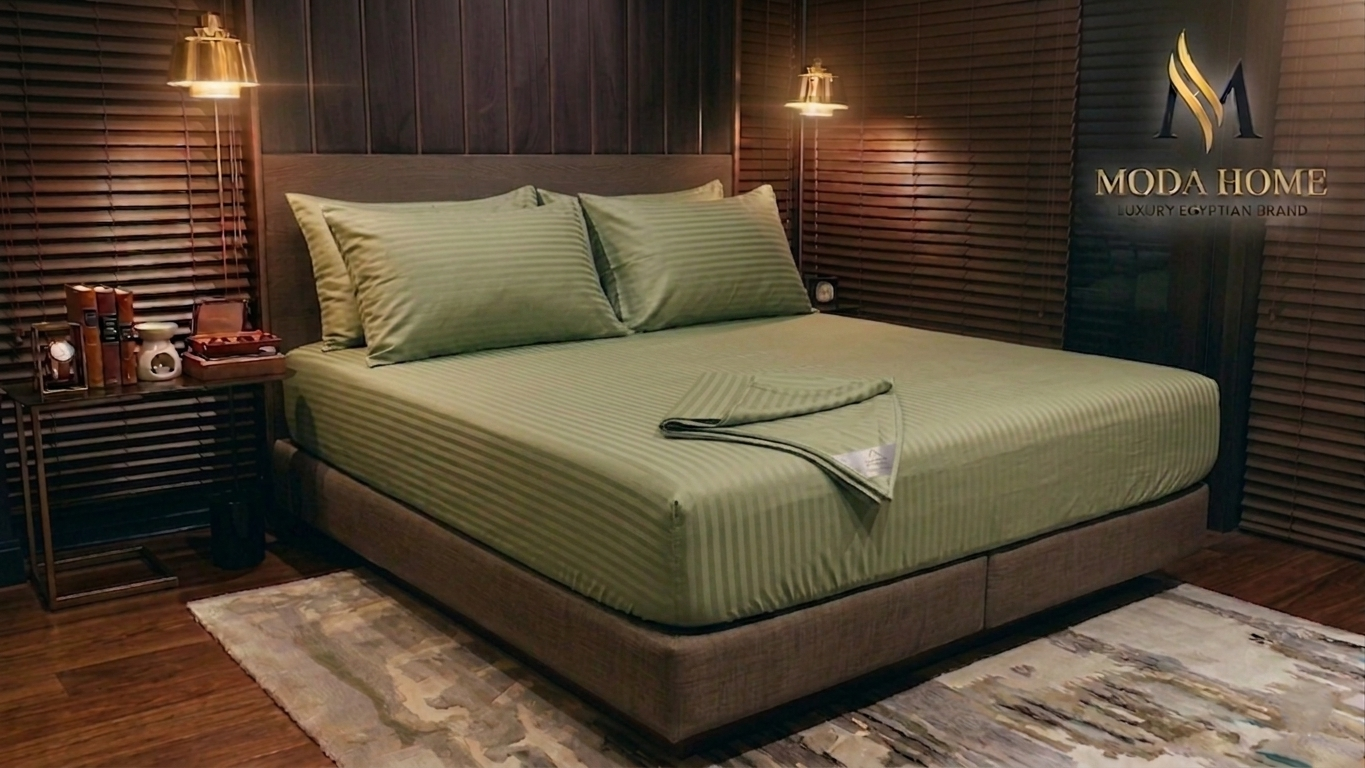 MODA HOME Stripe fitted sheet set in 200 cm size, featuring a stylish striped pattern on soft, comfortable bedding fabric.