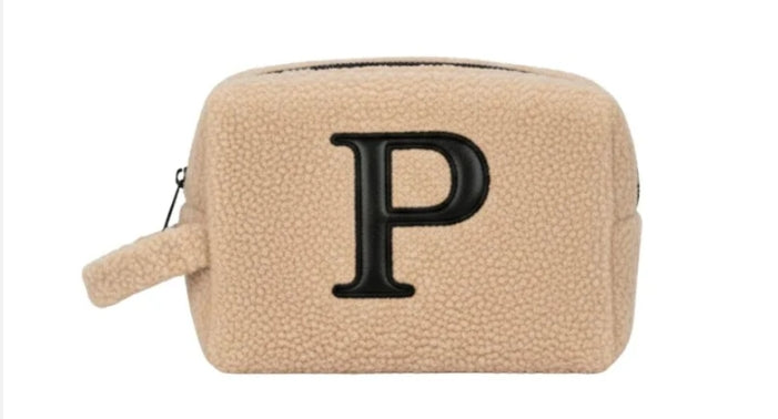 FUR POUCH LETTERS Pشنطة