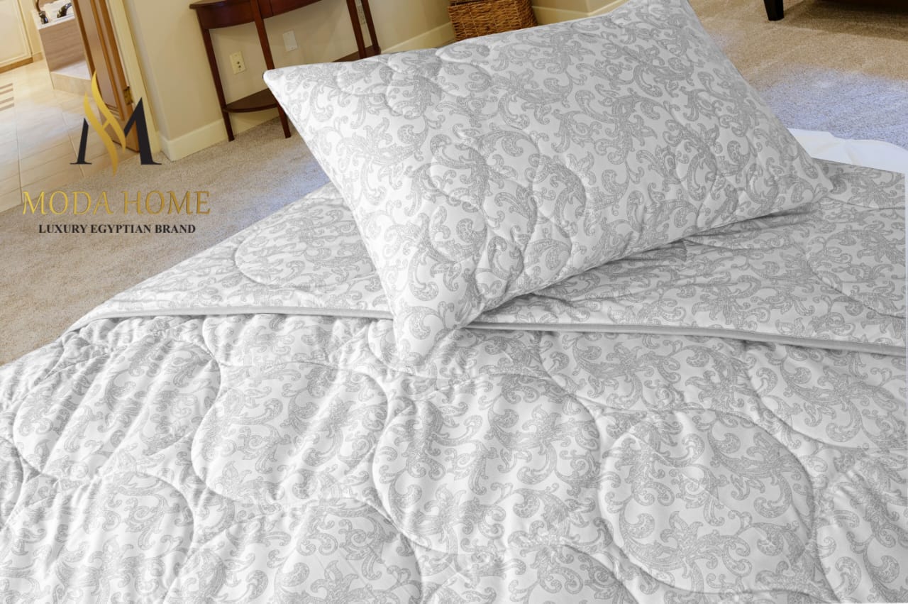 MODA HOME Lala quilted 3-piece coverlet set with textured design in neutral colors, suitable for a 240x260 cm bed.