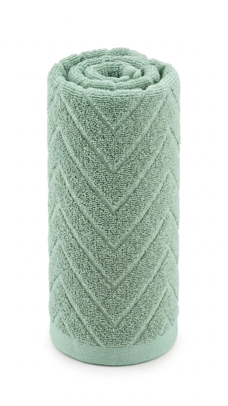 MODA HOME zigzag pattern beach towel with 90x160 cm size, featuring a colorful geometric design on soft fabric.