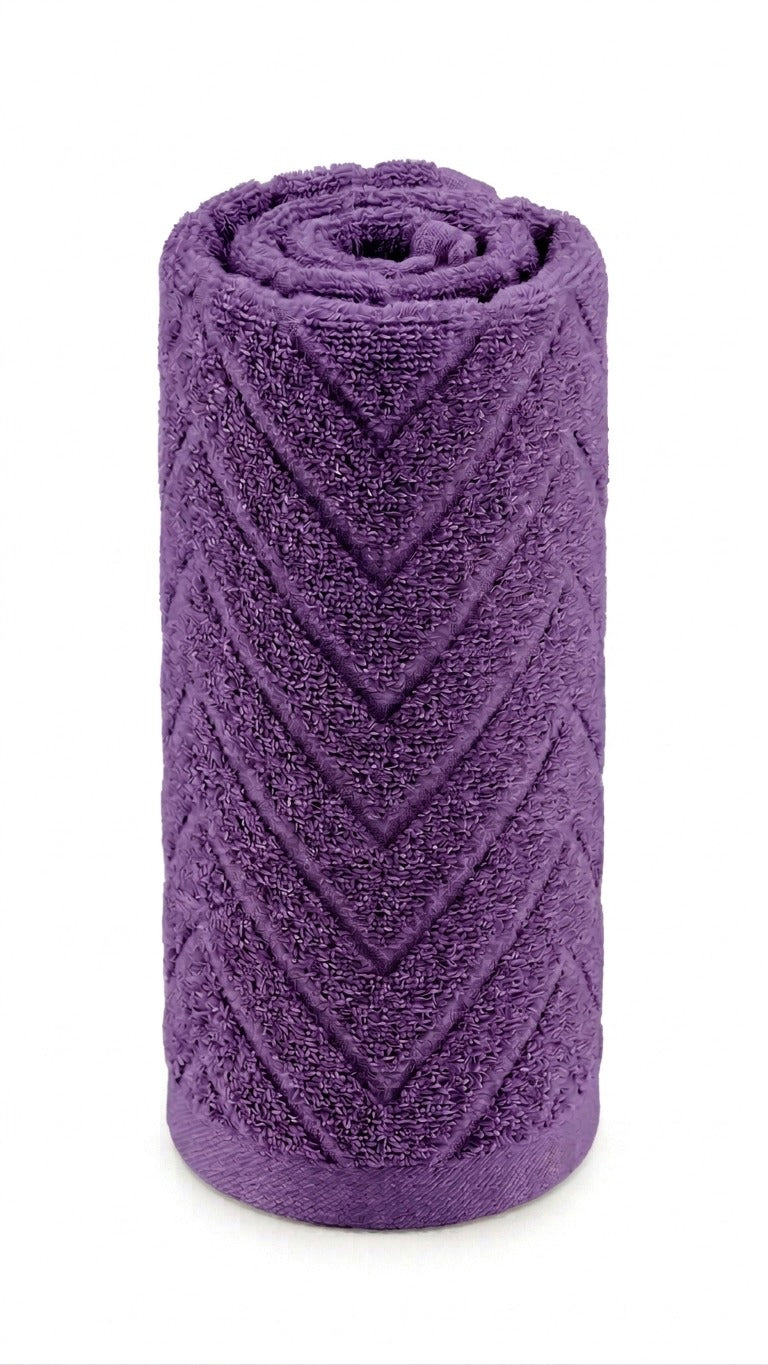 MODA HOME zigzag pattern beach towel 90x160 cm spread flat, showcasing vibrant geometric design and soft fabric texture.