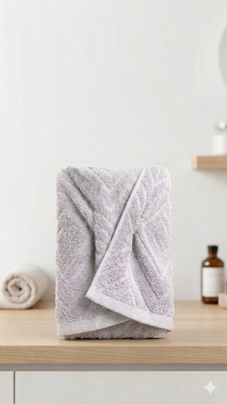 MODA HOME zigzag pattern beach towel with 90x160 cm size, featuring colorful zigzag design on soft, absorbent fabric.