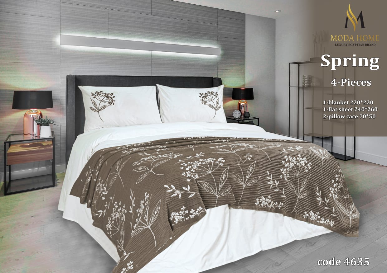 MODA HOME Spring 4-Piece Coverlet Set in 220x240 cm with floral design on soft fabric, perfect for bedroom decor.