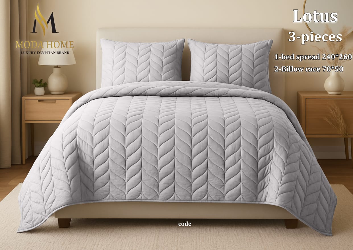 MODA HOME Lotus Coverlet set with three pieces, featuring a floral design, measuring 260x240 cm, perfect for bed decor.