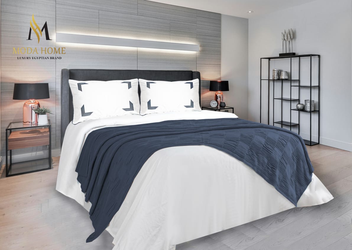 MODA HOME X-One Plain 4-piece coverlet set with a soft, solid fabric in a neutral color, measuring 240x260 cm.