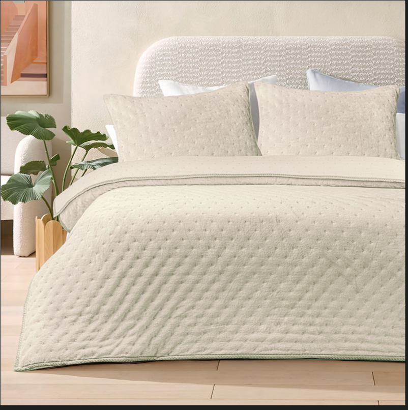 MODA HOME Stars 3-Piece Coverlet Set with star pattern, 240x260 cm, soft fabric and stylish design for bedroom decor.
